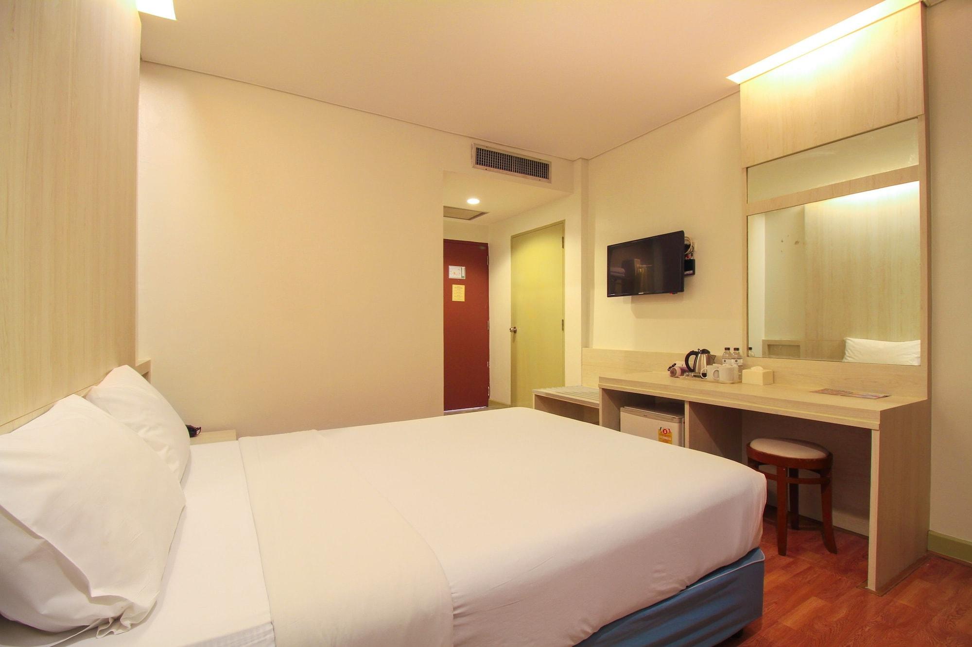 Ten Stars Hotel Bangkok Exterior photo