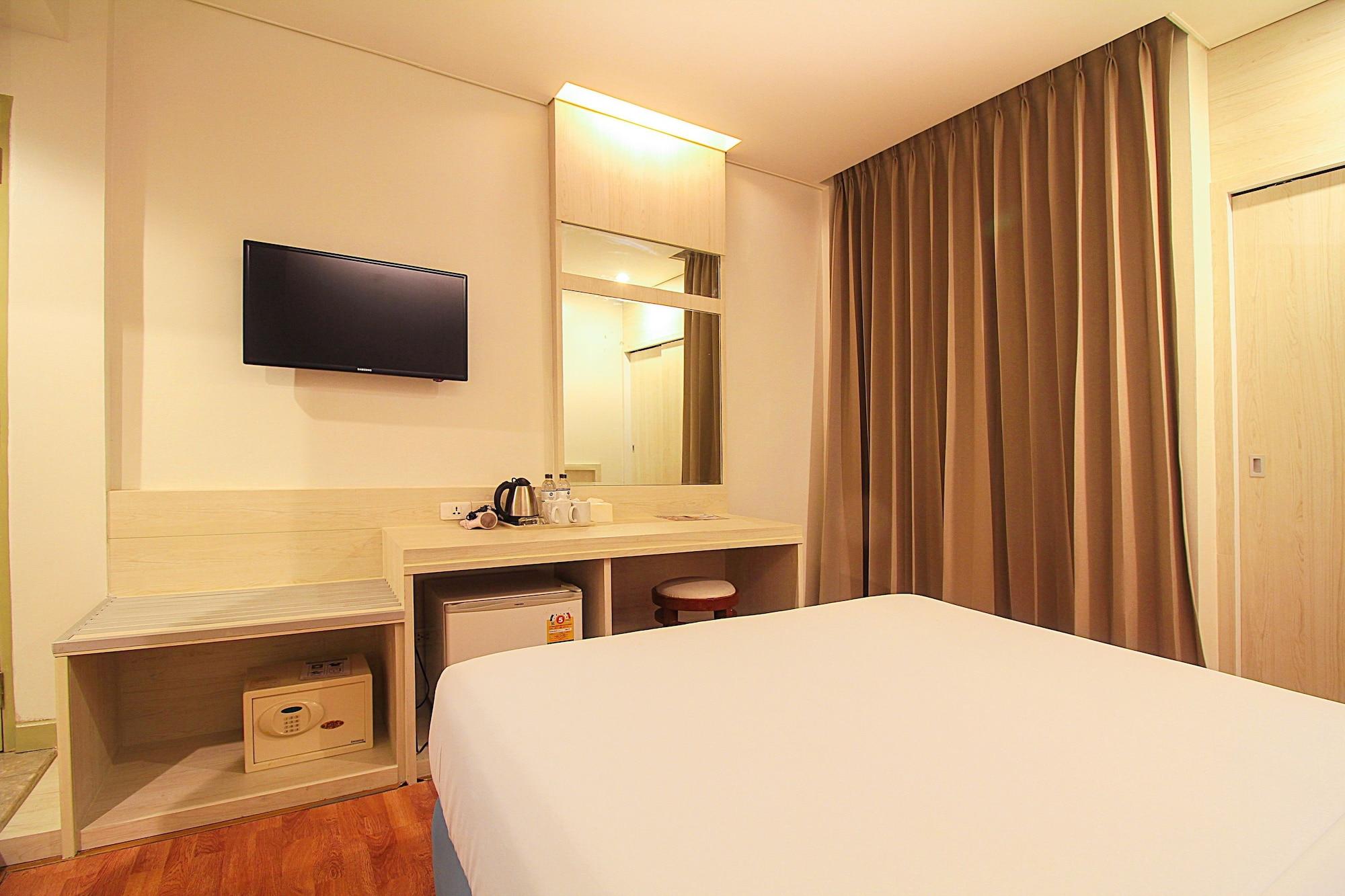 Ten Stars Hotel Bangkok Exterior photo
