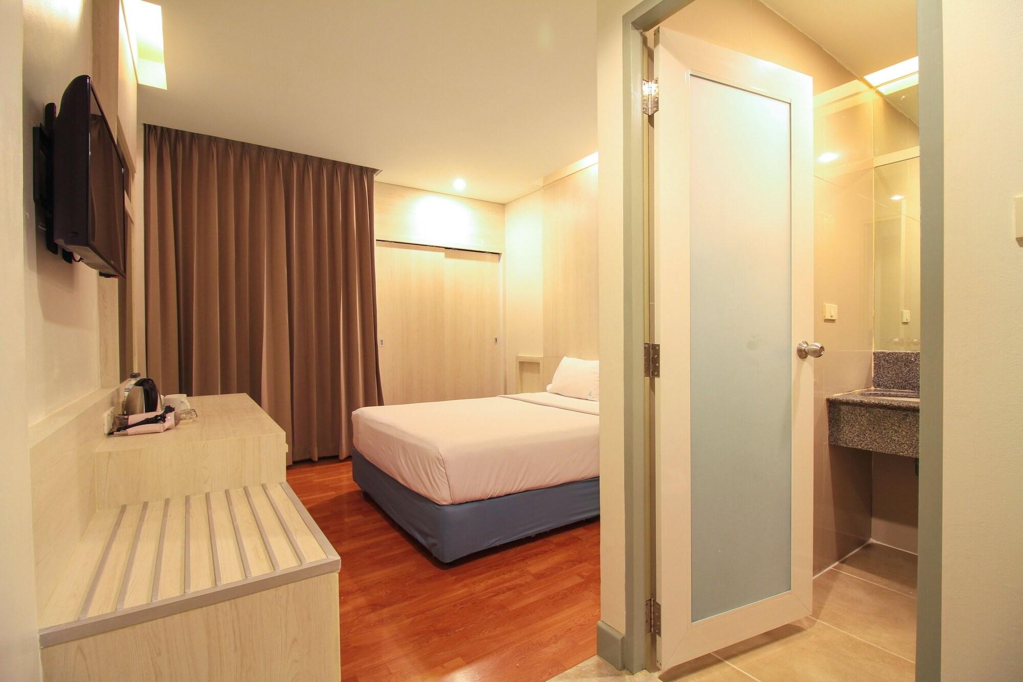 Ten Stars Hotel Bangkok Exterior photo