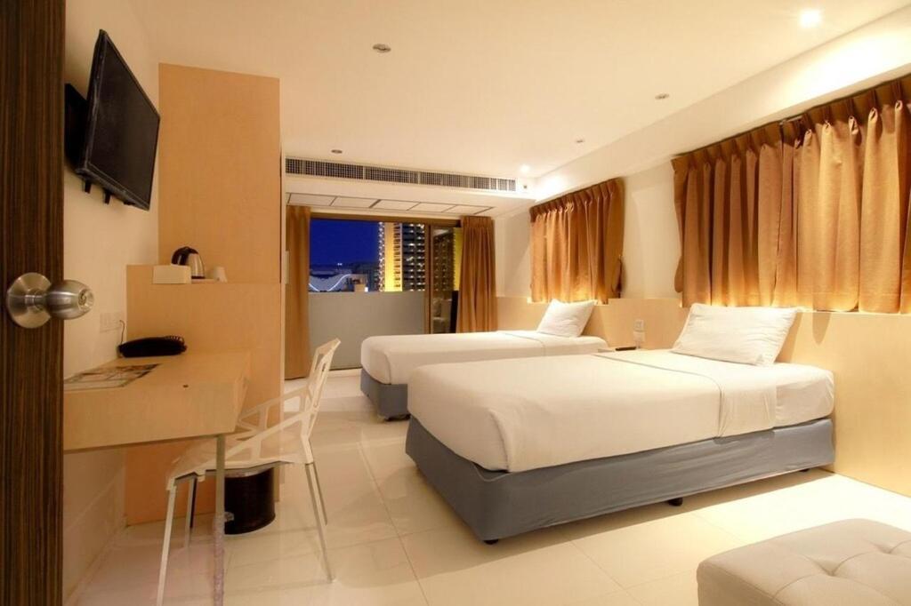 Ten Stars Hotel Bangkok Exterior photo
