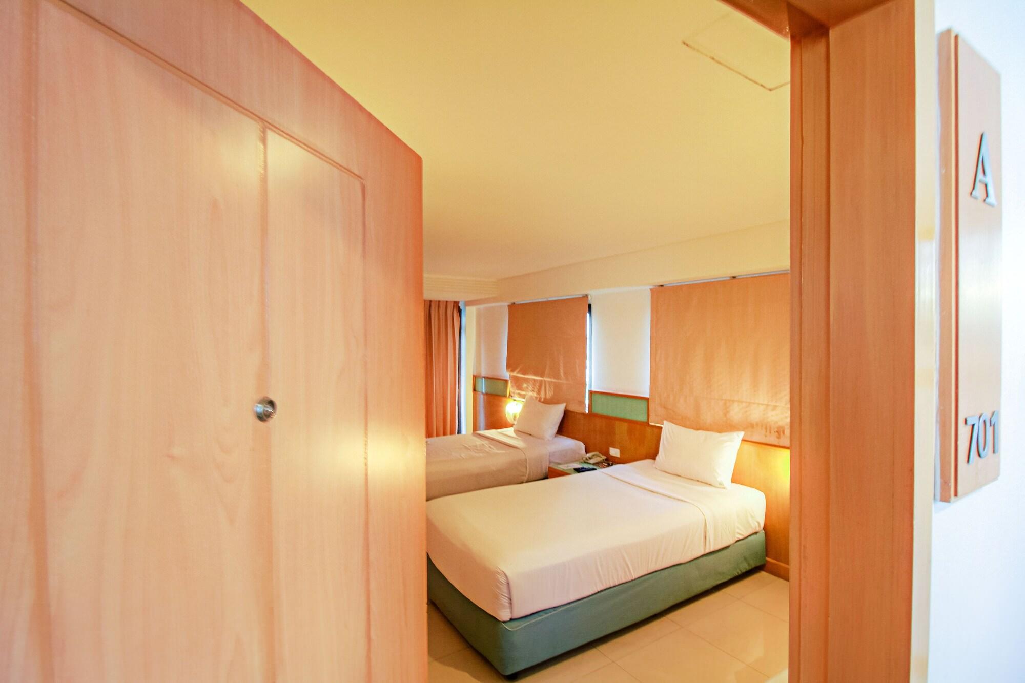 Ten Stars Hotel Bangkok Exterior photo