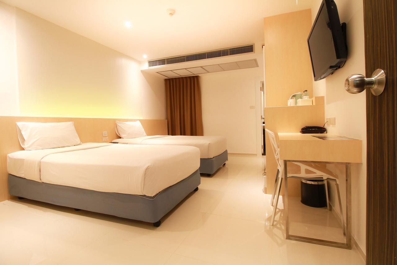 Ten Stars Hotel Bangkok Exterior photo