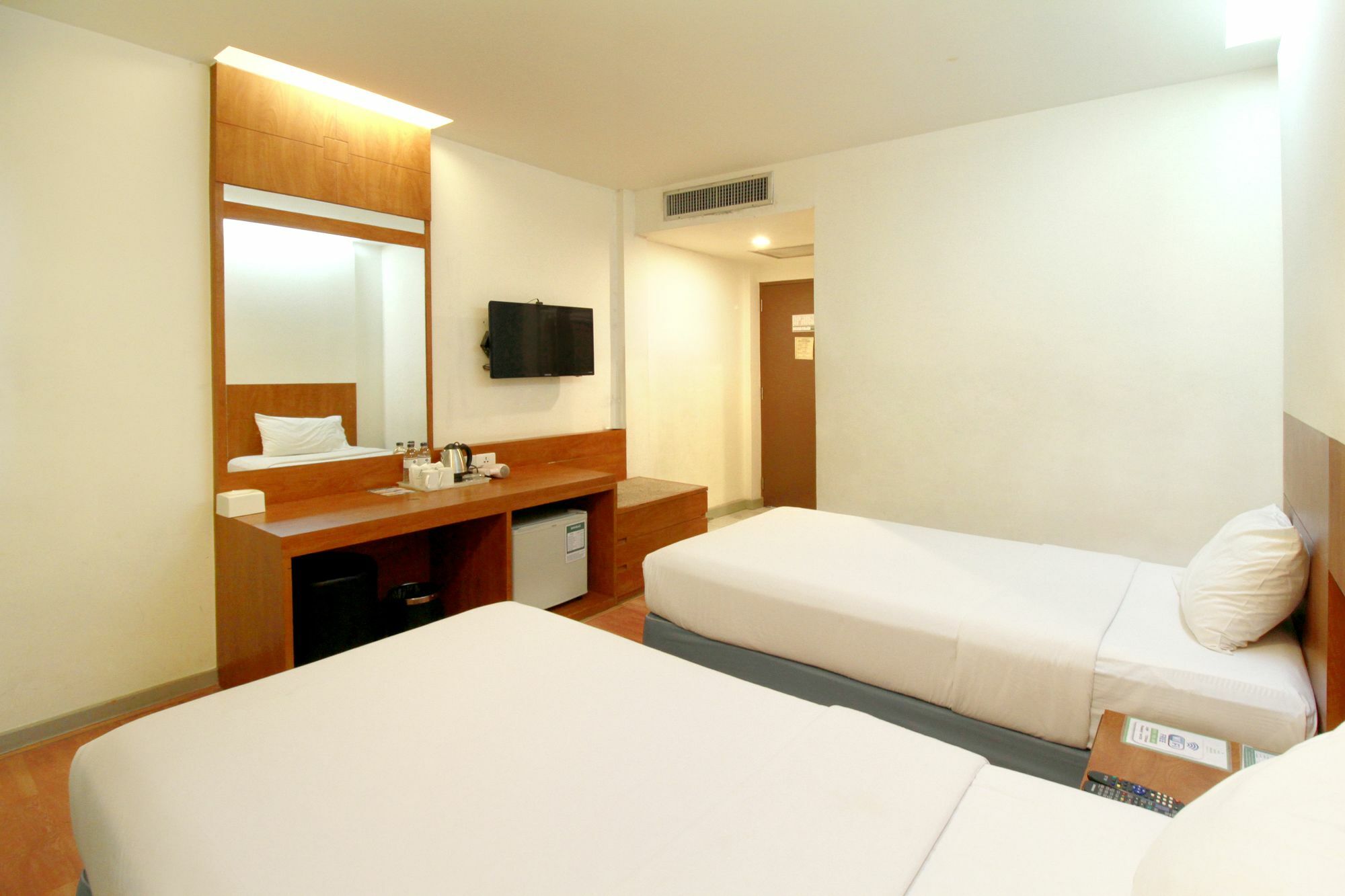Ten Stars Hotel Bangkok Exterior photo
