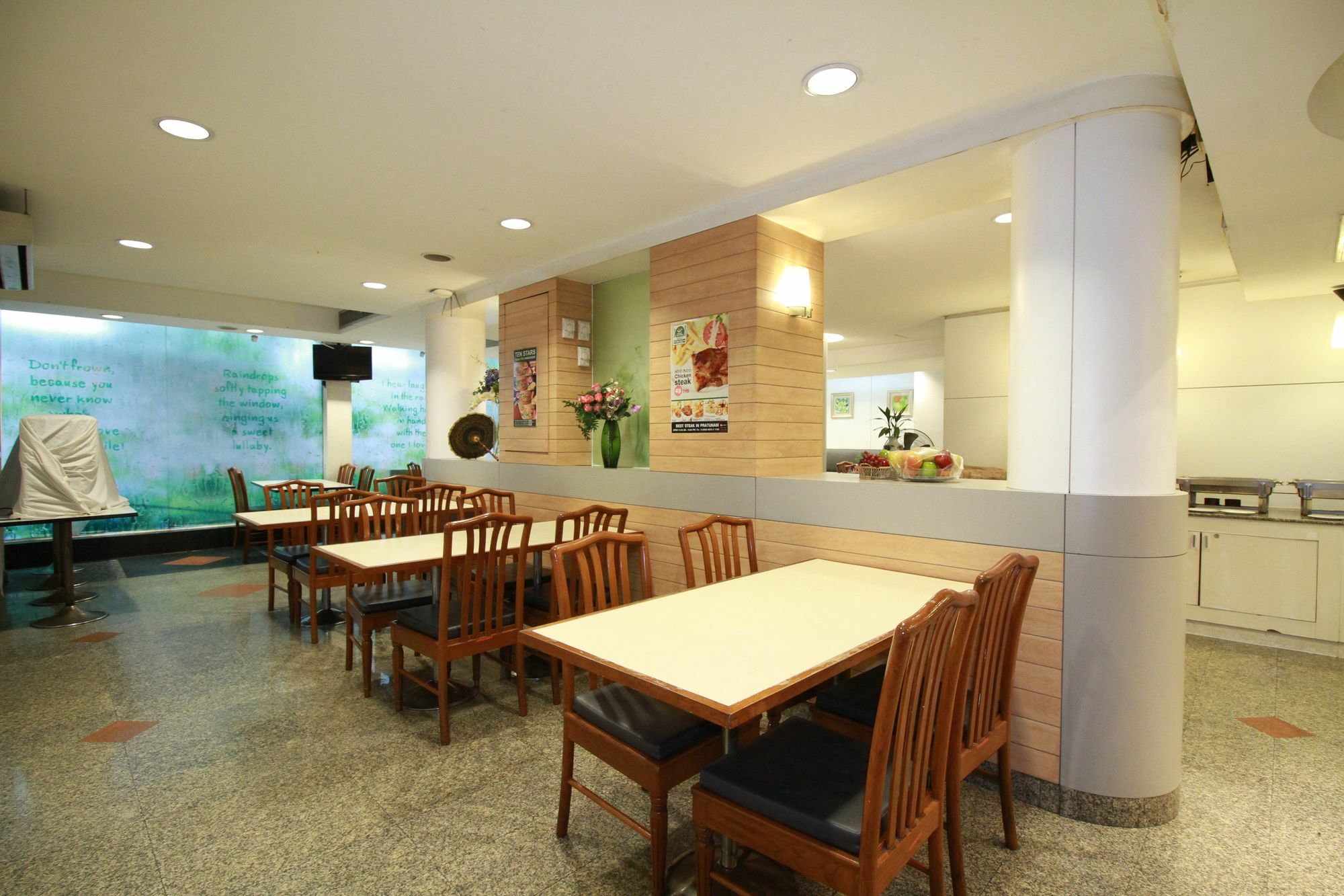 Ten Stars Hotel Bangkok Exterior photo